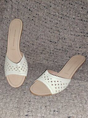 SIGERSON MORRISON-Beige Leather Laser Cut Scalloped Sandals-Sz 11-Near Mint